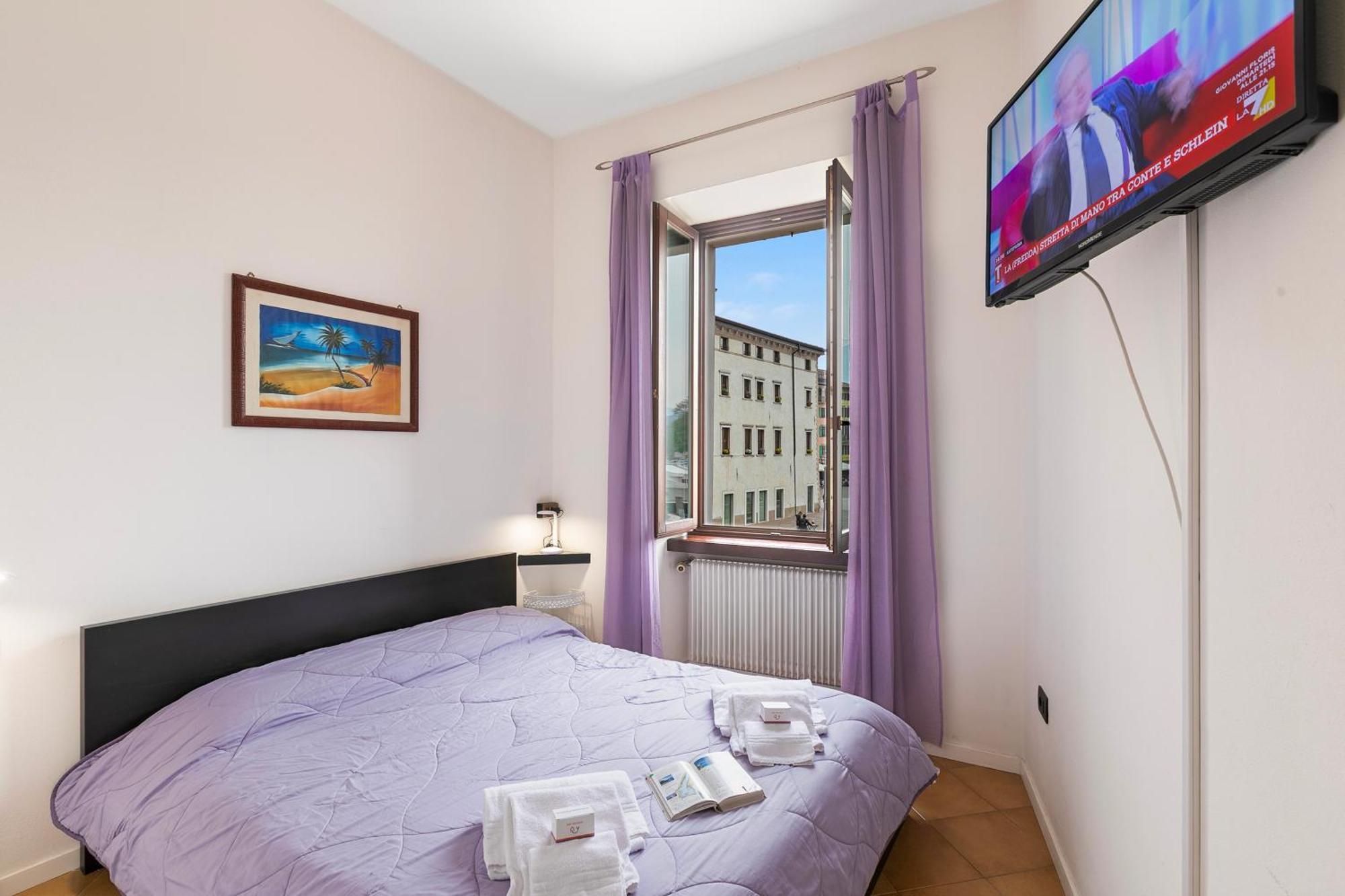 Lake View Historical Center Apartment - Happy Rentals Riva del Garda Exteriör bild