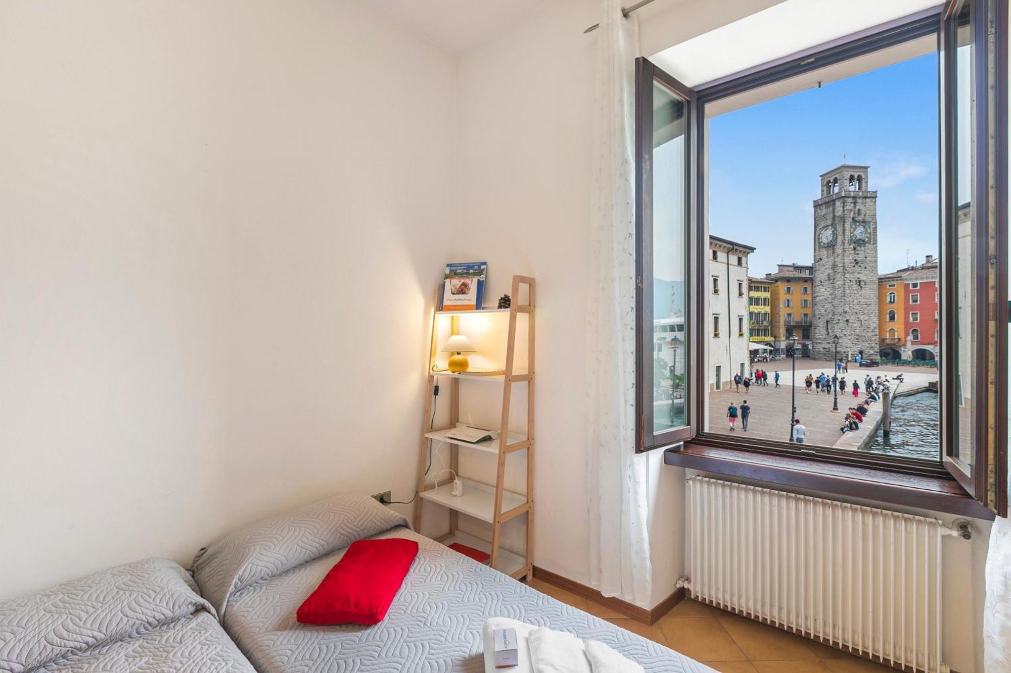 Lake View Historical Center Apartment - Happy Rentals Riva del Garda Exteriör bild