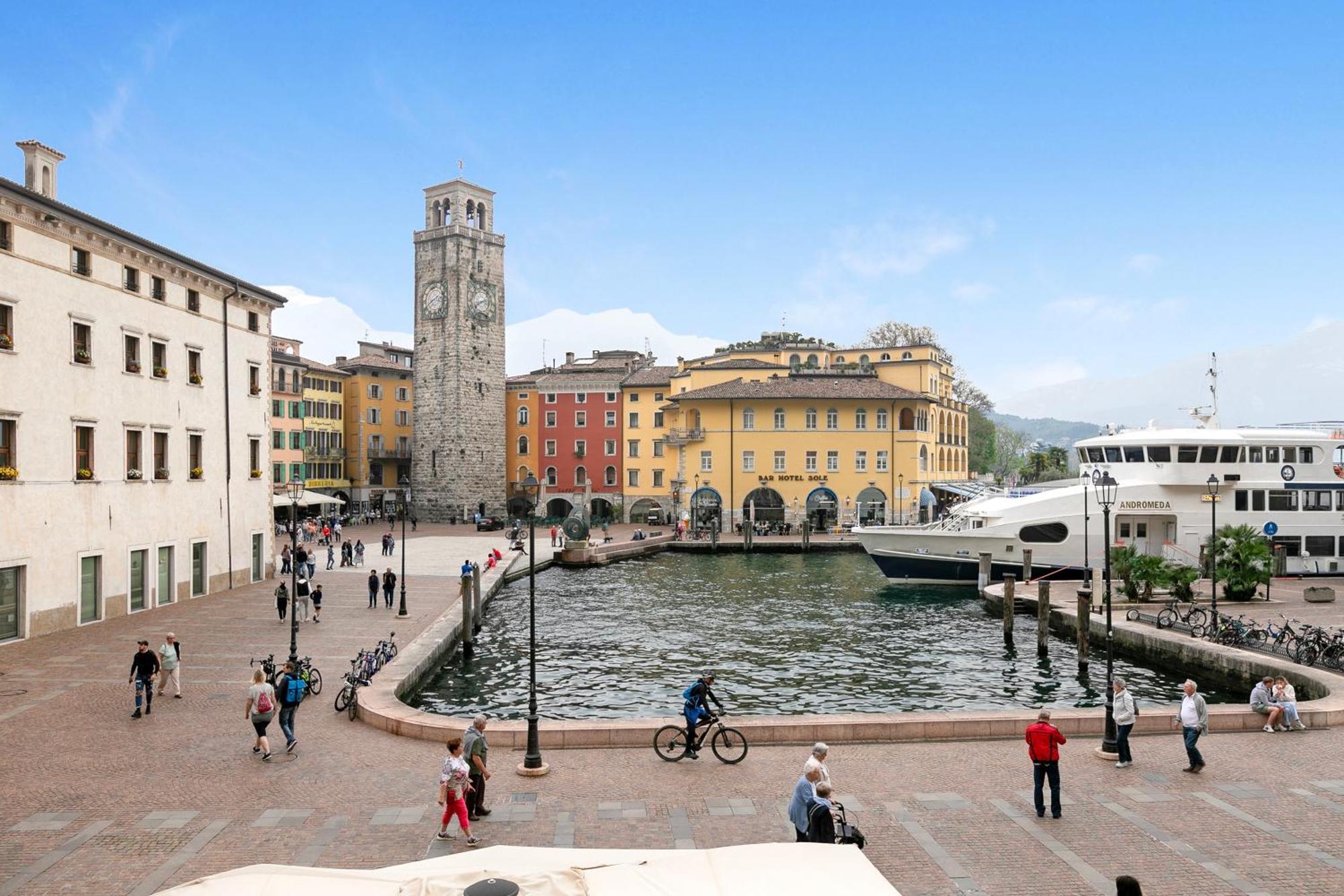 Lake View Historical Center Apartment - Happy Rentals Riva del Garda Exteriör bild