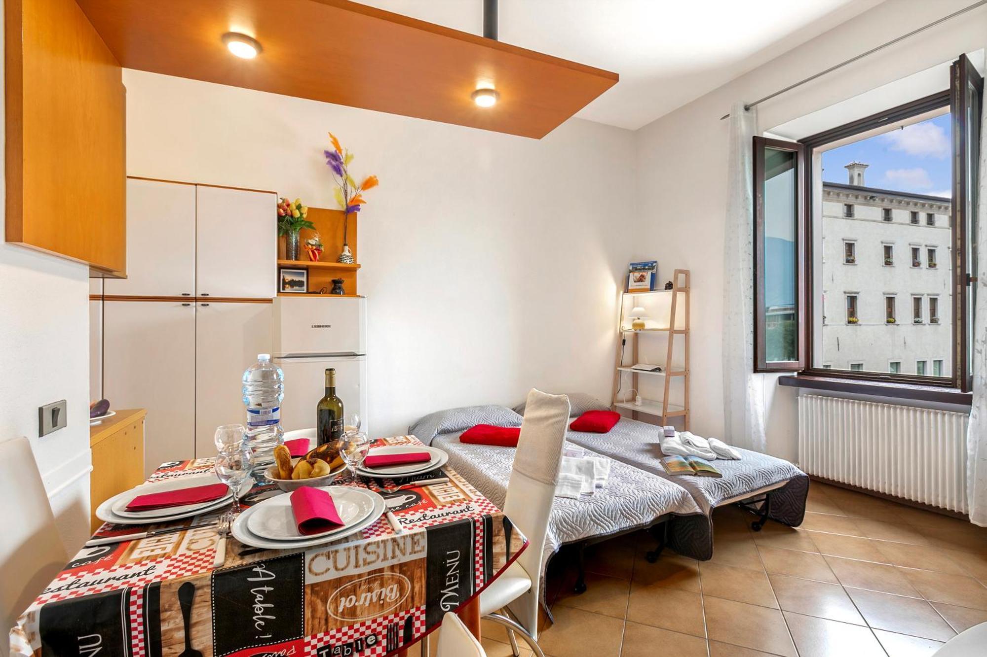 Lake View Historical Center Apartment - Happy Rentals Riva del Garda Exteriör bild