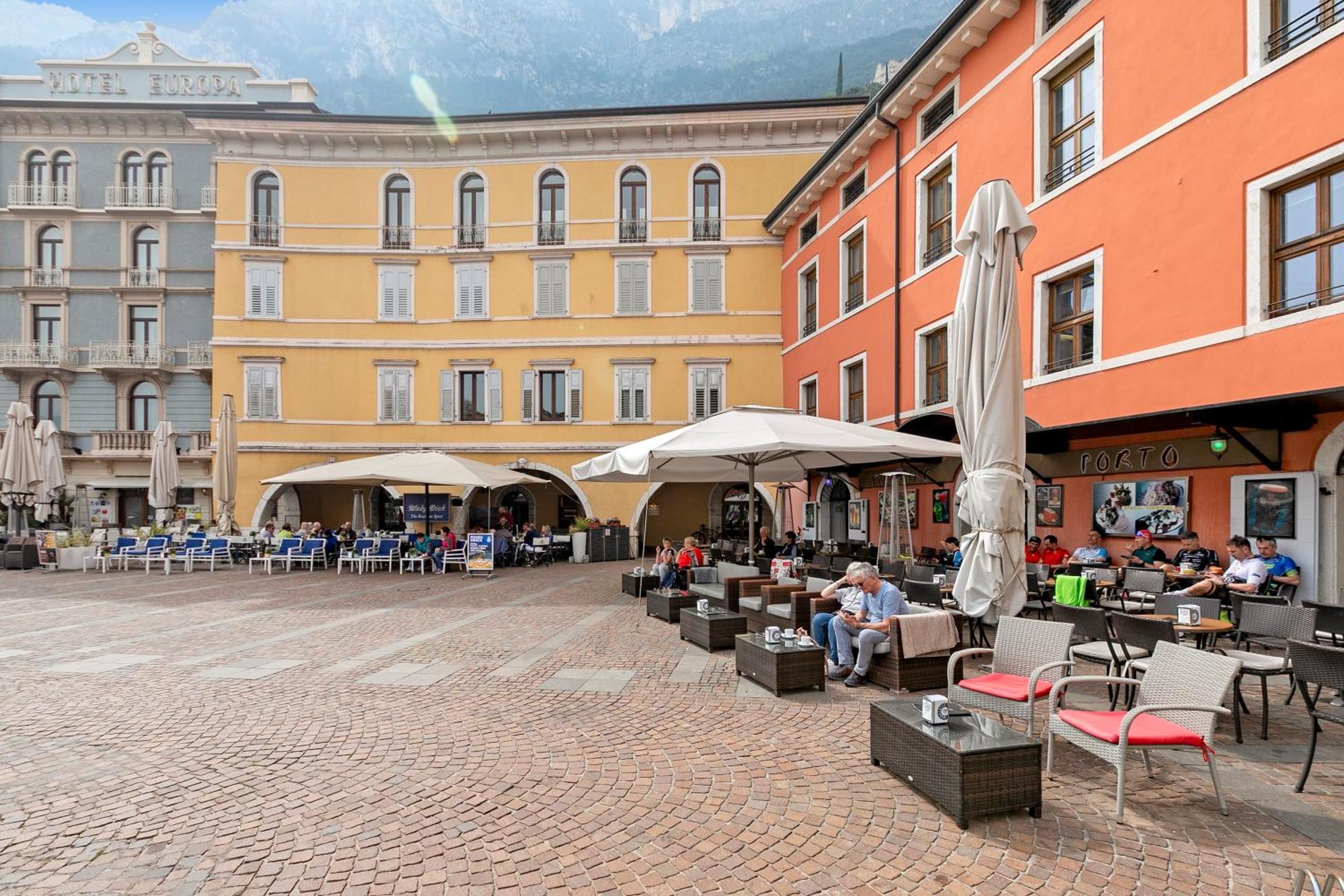 Lake View Historical Center Apartment - Happy Rentals Riva del Garda Exteriör bild