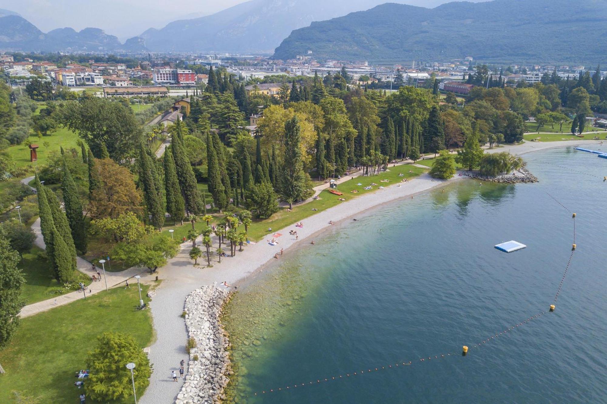 Lake View Historical Center Apartment - Happy Rentals Riva del Garda Exteriör bild