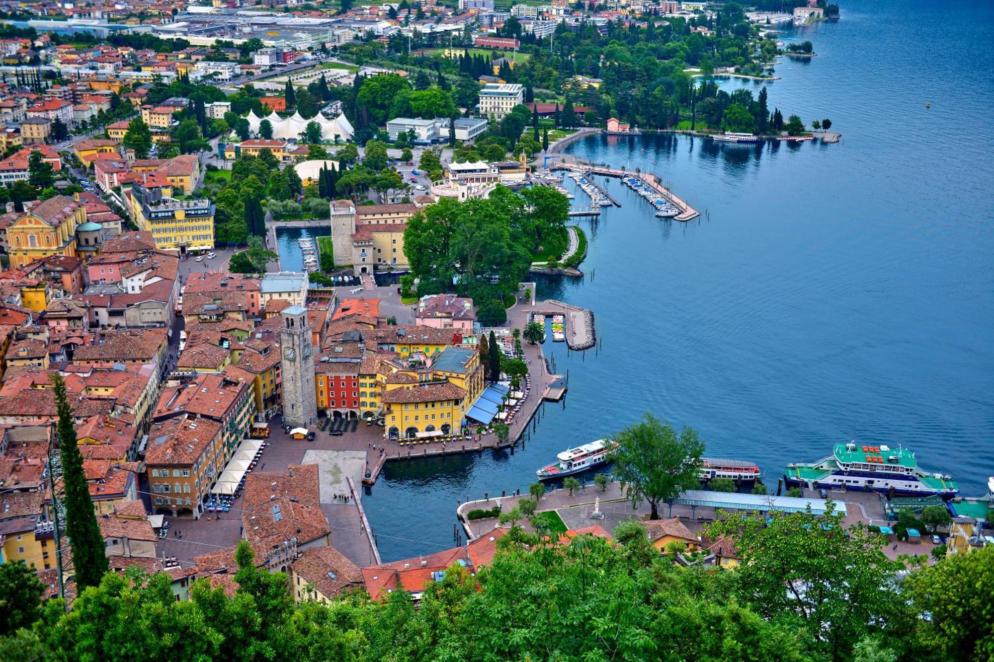 Lake View Historical Center Apartment - Happy Rentals Riva del Garda Exteriör bild